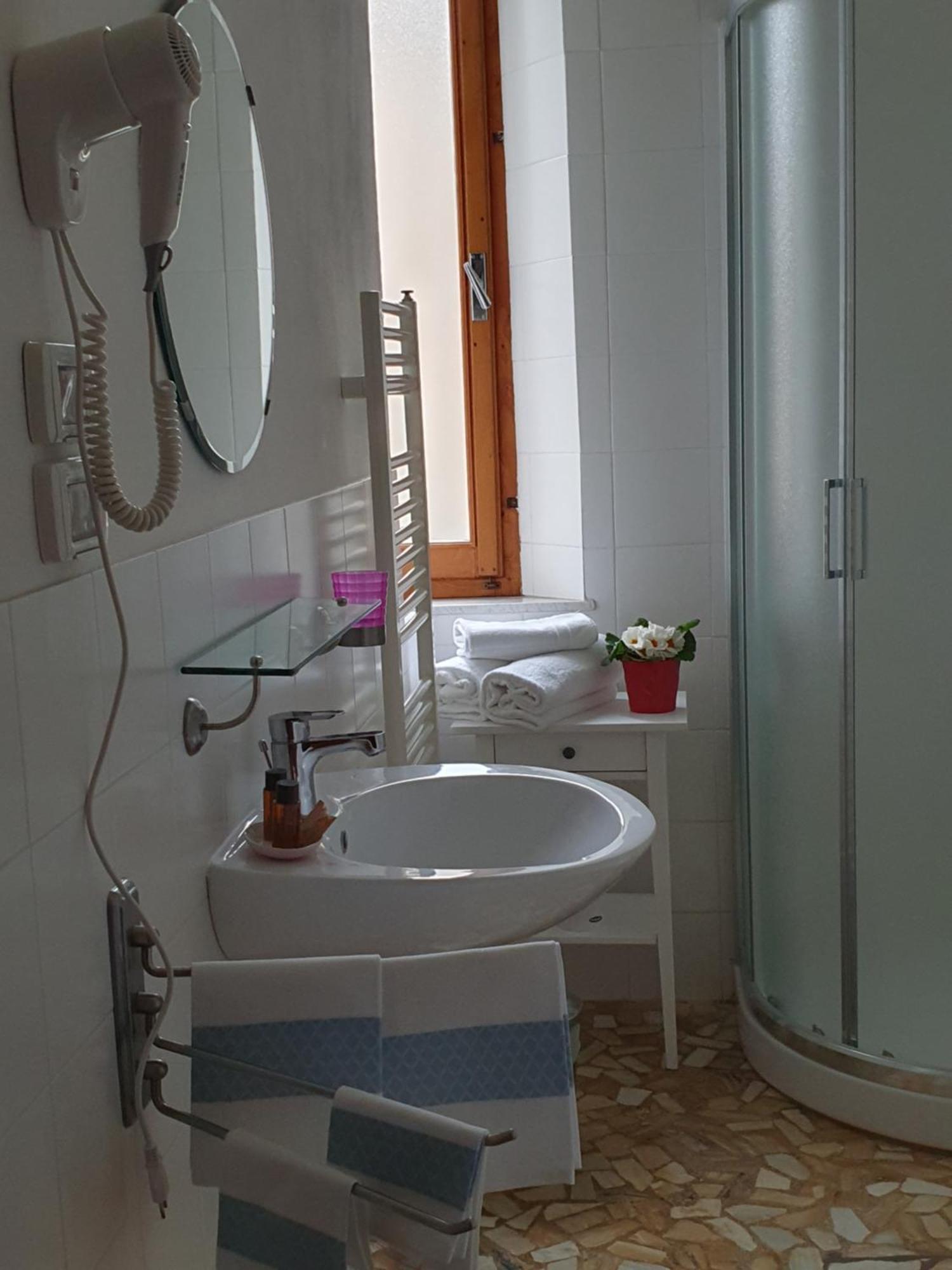 Double Room,695383071:JPEG