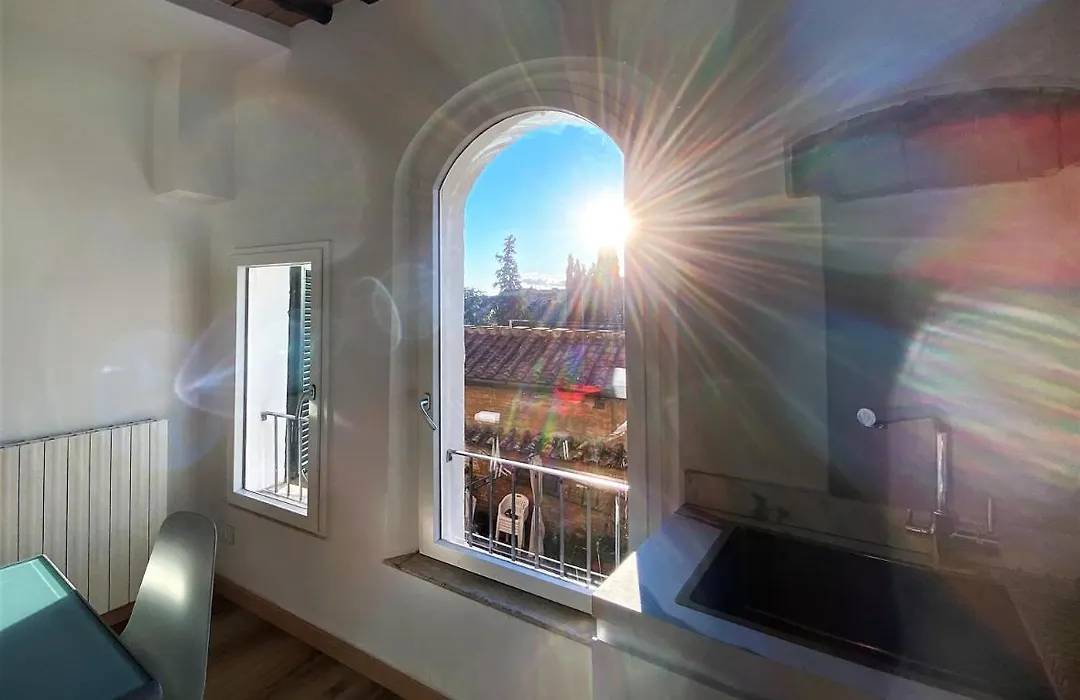 CASA ILARIA - Luminoso Appartamento con Vista nel Centro Storico-1