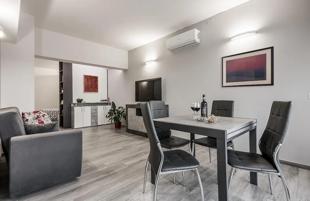 Siena Living Apartment-1
